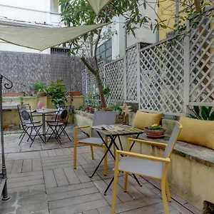  Appartement Colosseo Secret Garden - And